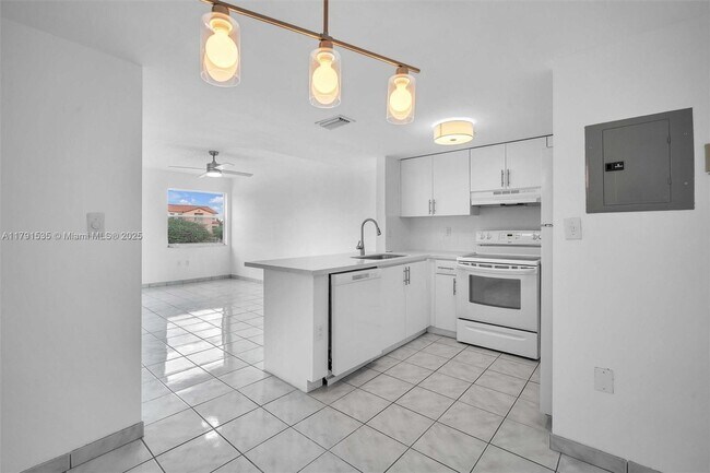 Building Photo - 1364 NW 24th Ave