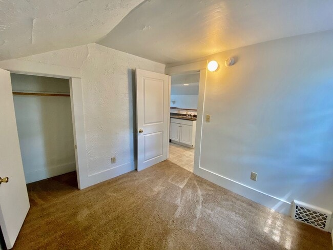 Building Photo - 211O