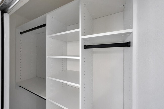 Building Photo - 7031 E Loma Land Dr