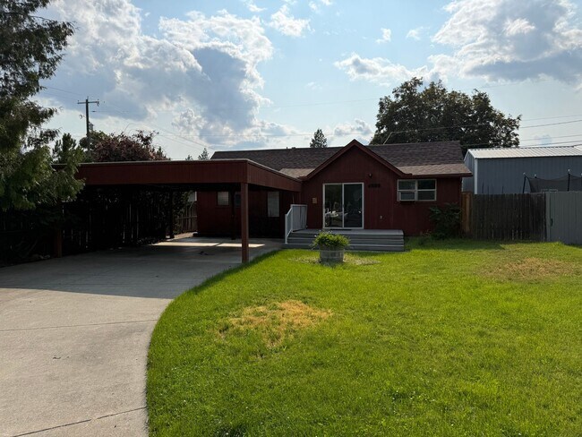 Building Photo - 2 Bed 1.5 Bath Home In Spokane With A Shop!
