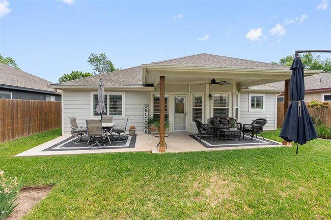 Building Photo - 226 Claris Ln