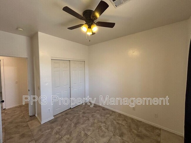 Building Photo - 15601 N Verde St