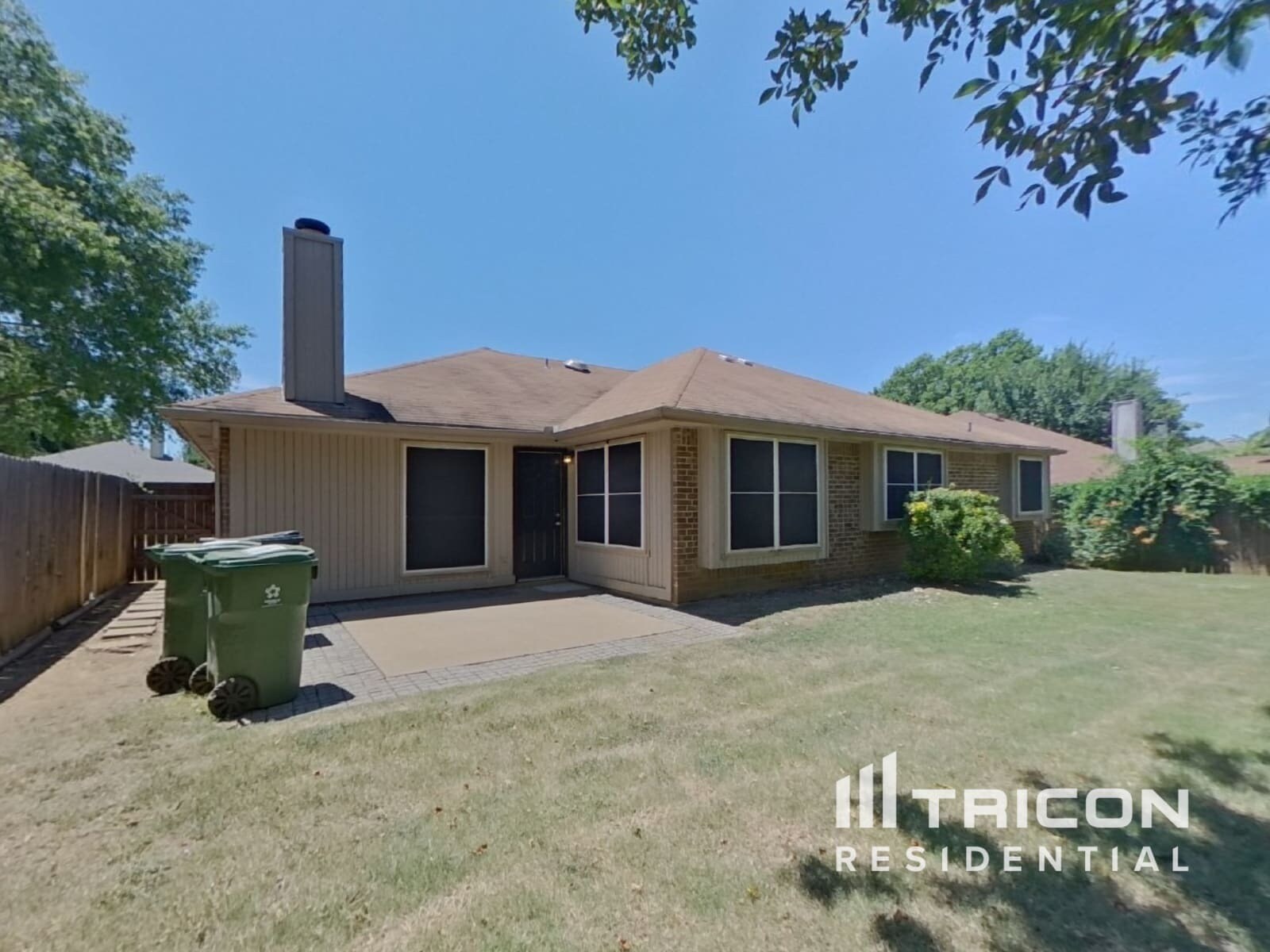 Building Photo - 7015 Escondido Dr