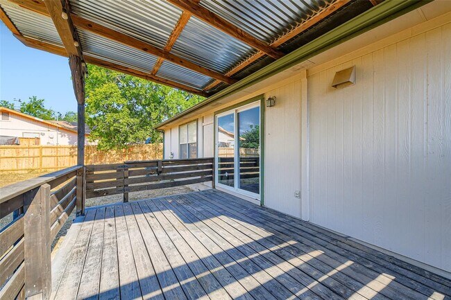 Building Photo - 930 Panorama Dr