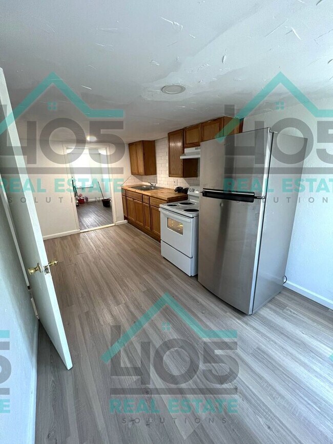 Primary Photo - 2125 SW 26th St