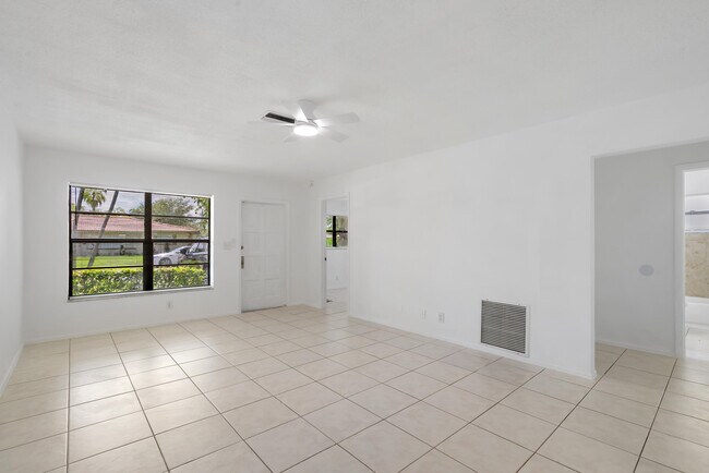 Building Photo - 4108 NW 79th Ave