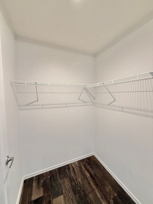 Building Photo - 1907-1909 E Routt Ave.