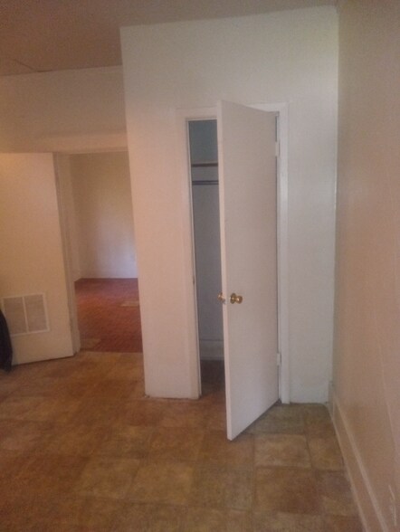 Building Photo - 374 Person