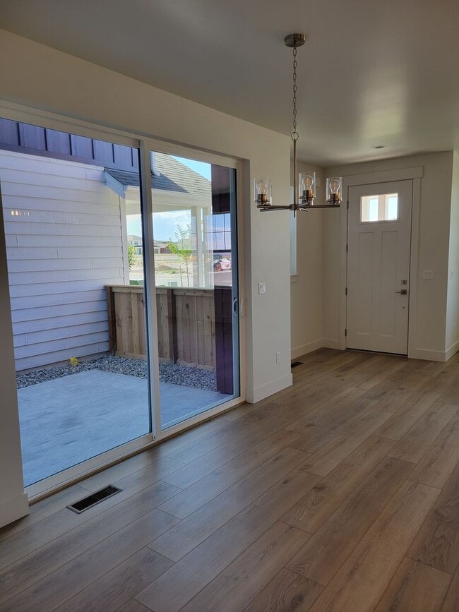 Building Photo - 3 Bed 2.5 Bath with double attached garage in Belgrade