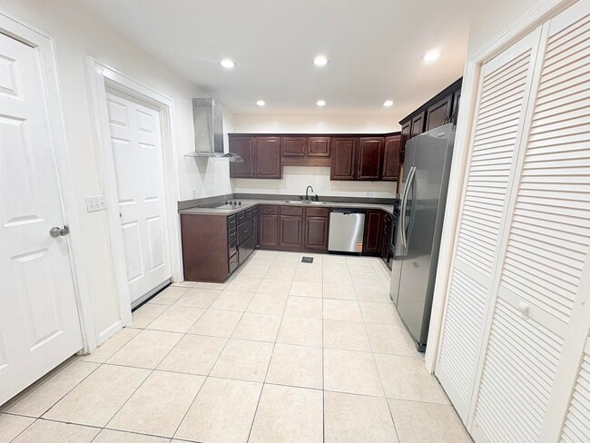 Building Photo - 212 Barbourville Dr