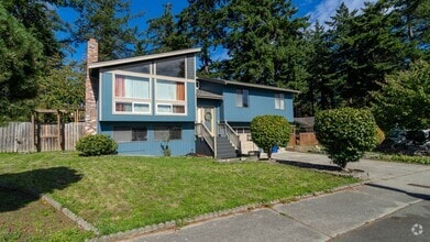 Building Photo - 3 Bed 2.5 Bath Home
