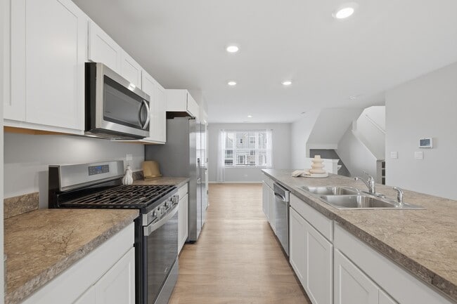 Building Photo - 217 Goldenrod Dr