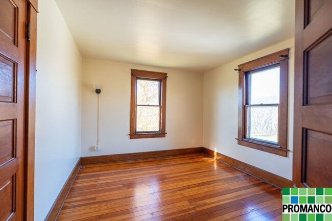 Building Photo - Southern Style Charming 3-Bedroom Farmhouse