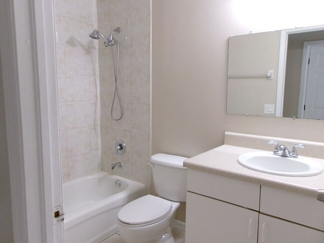 Building Photo - ONE MONTH FREE RENT!! SW Cape 3/2/1 Duplex Avail Now