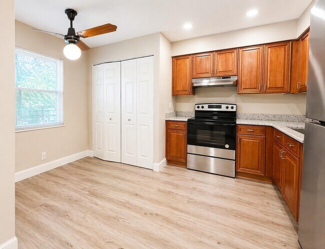 Building Photo - 370 NW 76th Ave