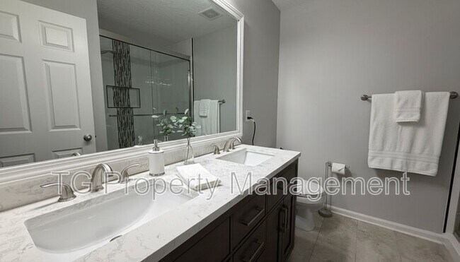 Building Photo - 12192 Endersleigh Ct