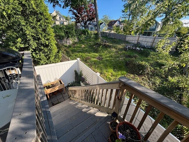 Building Photo - 7 Colonial Ct
