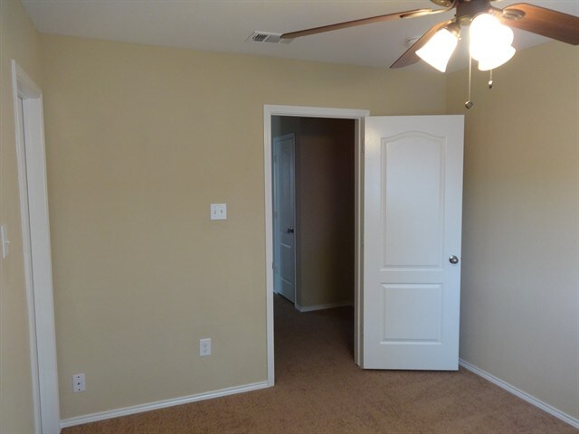 Building Photo - 108 Thoroughbred Dr