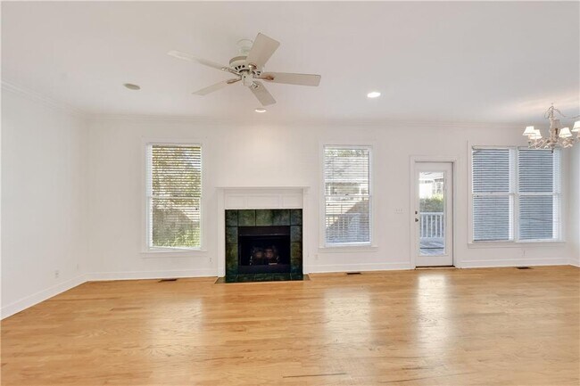 Building Photo - 112 Newfield St