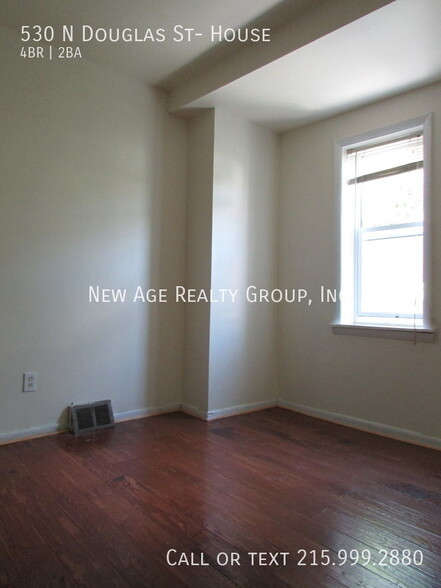 Building Photo - 530 N Douglas St