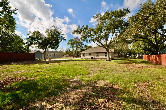 Building Photo - 7238 Evans St