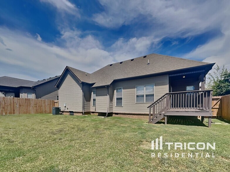 Building Photo - 1430 Raven Rd