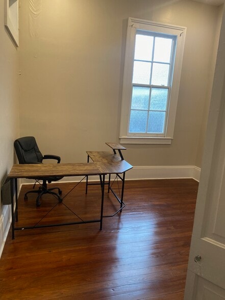 Building Photo - 1510 Calhoun St