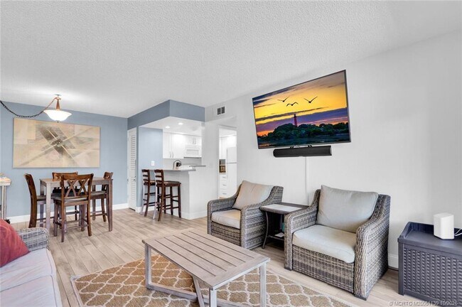 Building Photo - 1504 SE Royal Green Cir