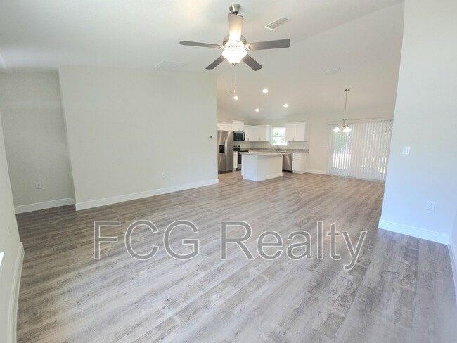 Building Photo - 111 Willow Rd