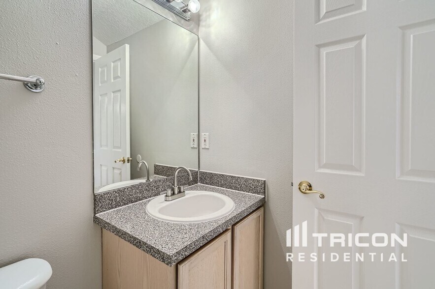 Building Photo - 2964 Hickory Grove Dr