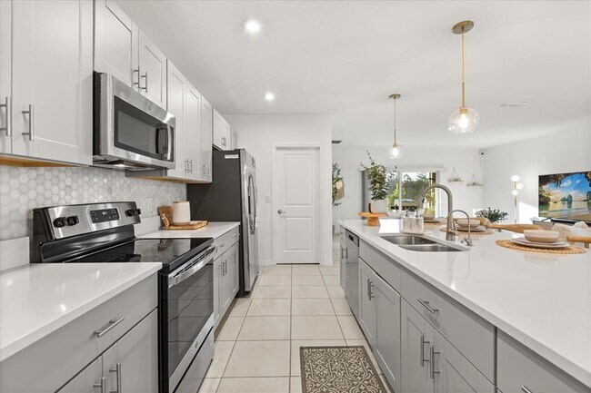 Building Photo - 375 Pink Ibis Bnd