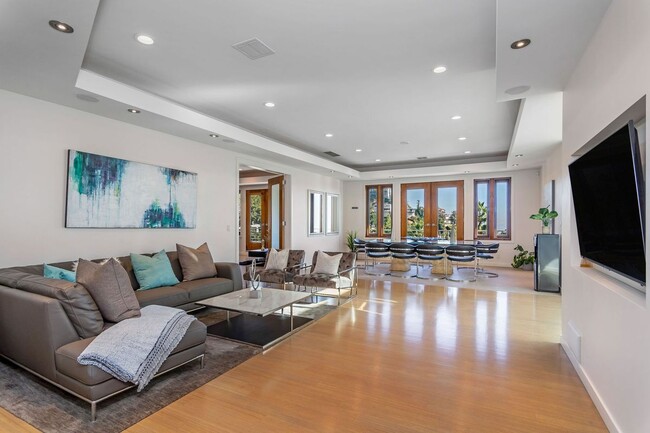 Building Photo - 8827 Evanview Dr