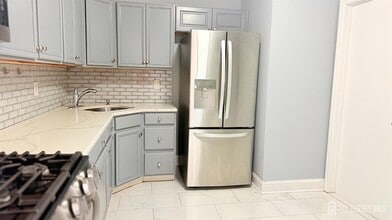 Building Photo - 396 College Dr