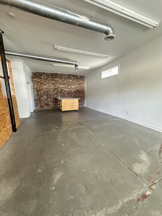 Building Photo - 2201 Price St