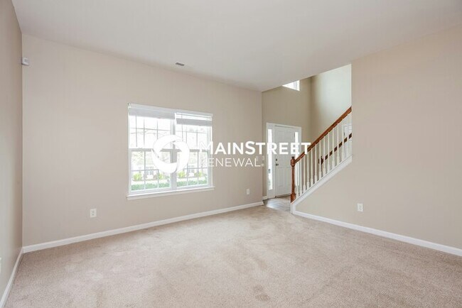Building Photo - 4 Bedroom Pet-Friendly Home in Charlotte, NC with Main Street Renewal