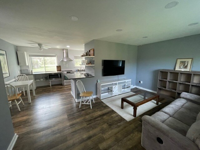 Building Photo - 627 Docs Ln