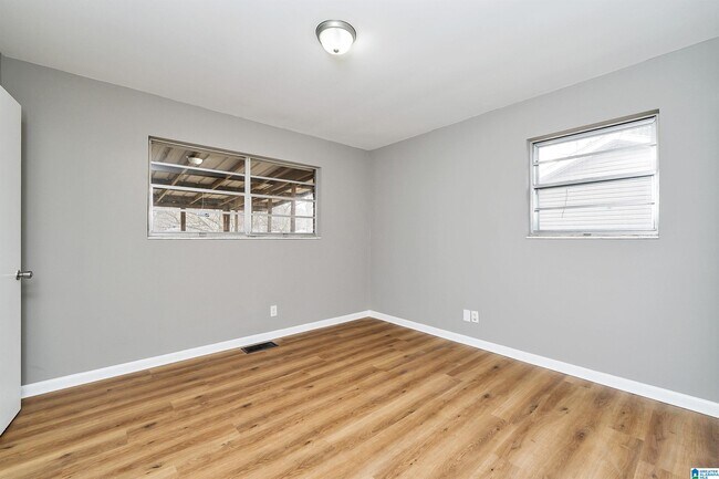 Building Photo - 236 Clifton St