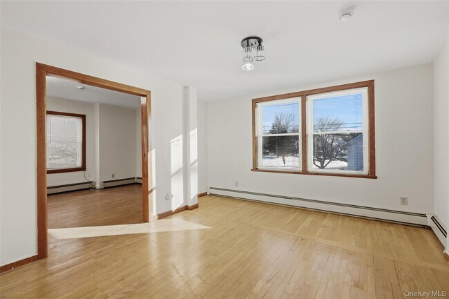 Building Photo - 95 King St