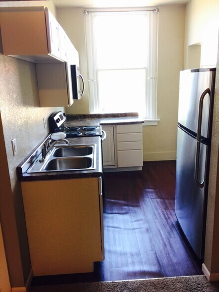 Kitchen2 - 307 Main St