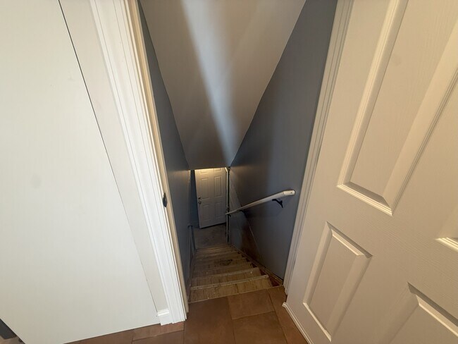 Building Photo - 1430 Simona Dr