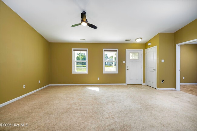 Building Photo - 209 Oak Grove Cir