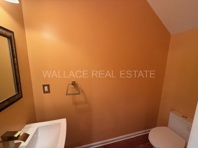 Building Photo - CUTTERS RUN...3 BEDROOM TOWNHOUSE WITH PRI...