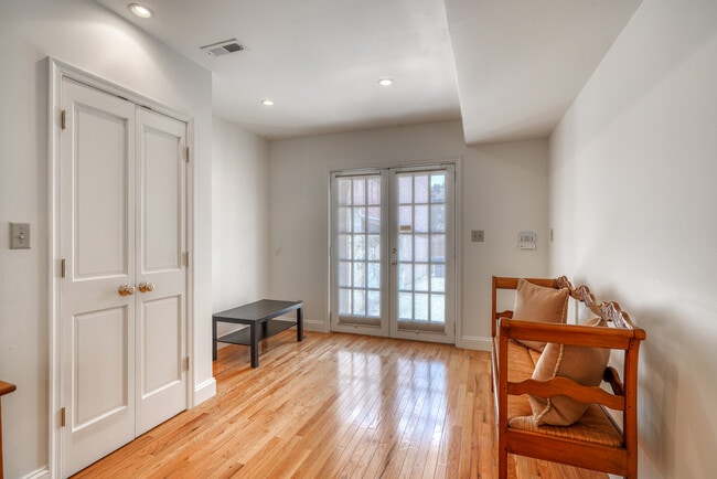 Building Photo - 634 Eislen St
