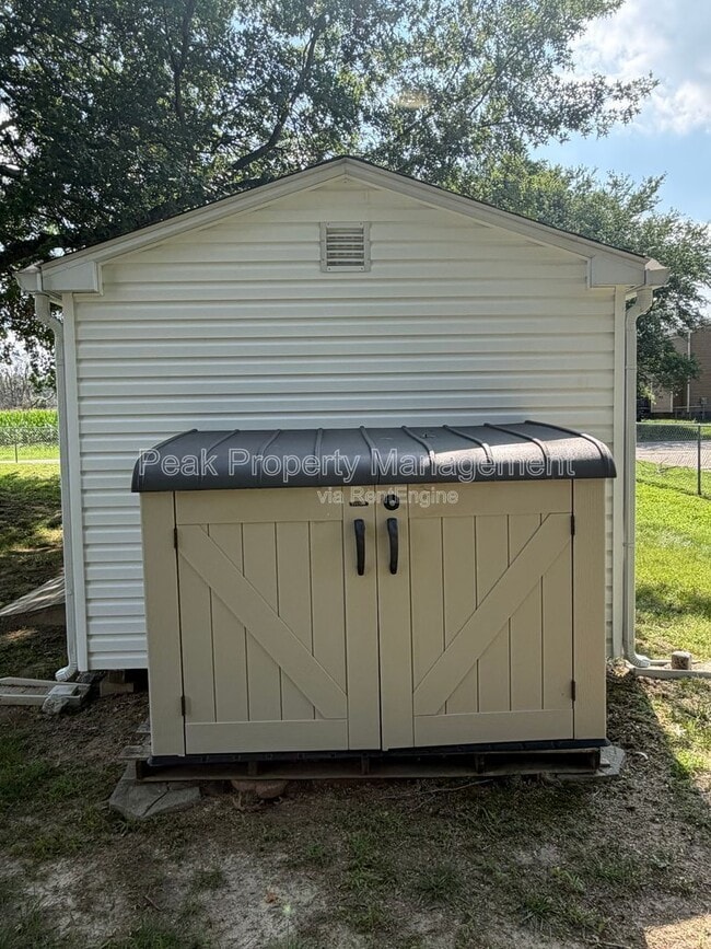 Building Photo - 6294 Simi Ct