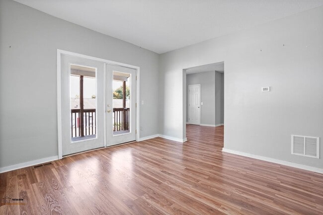 Building Photo - Quality 2 Bed 1.5 Bathrooms Home - Availab...