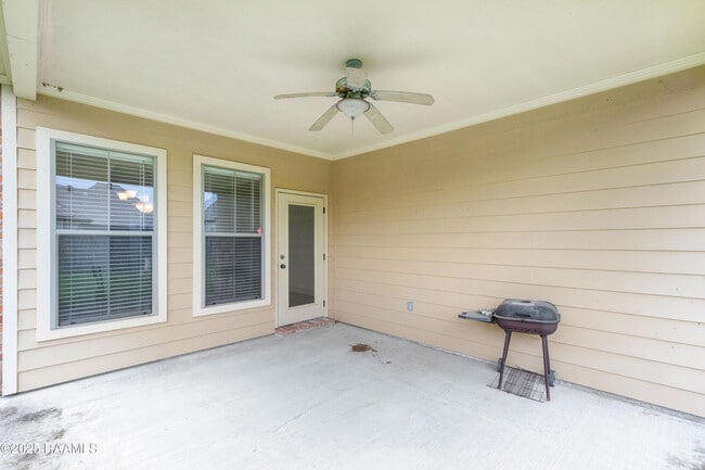 Building Photo - 126 Onyx St
