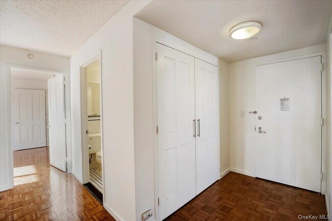 Building Photo - 300 W 135th St
