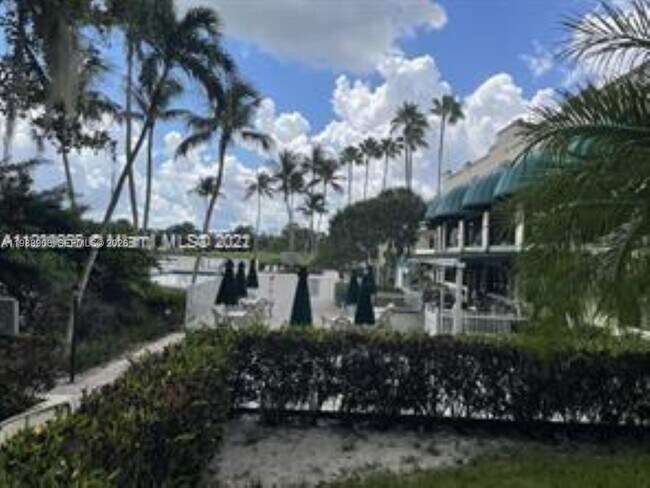 Building Photo - 9441 Live Oak Pl