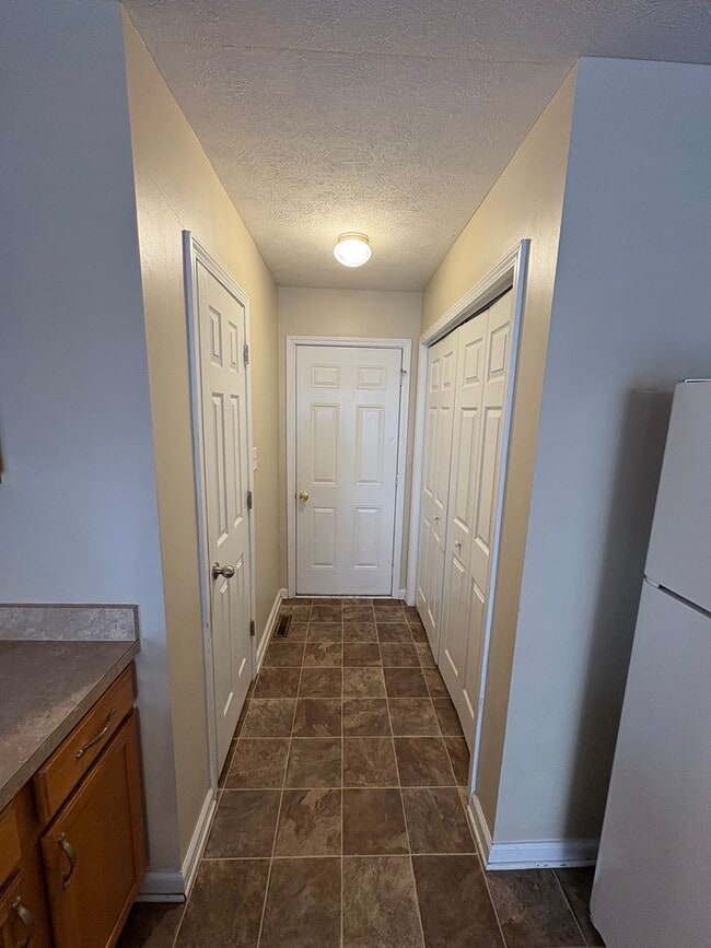 Building Photo - Nice home awaiting you to call home today- close to shopping and dining