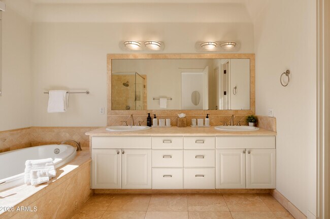 Building Photo - 4490 E Valley Vista Ln